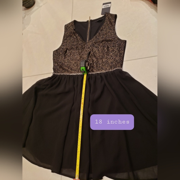 Black and gold medium short dress - Picture 10 of 11